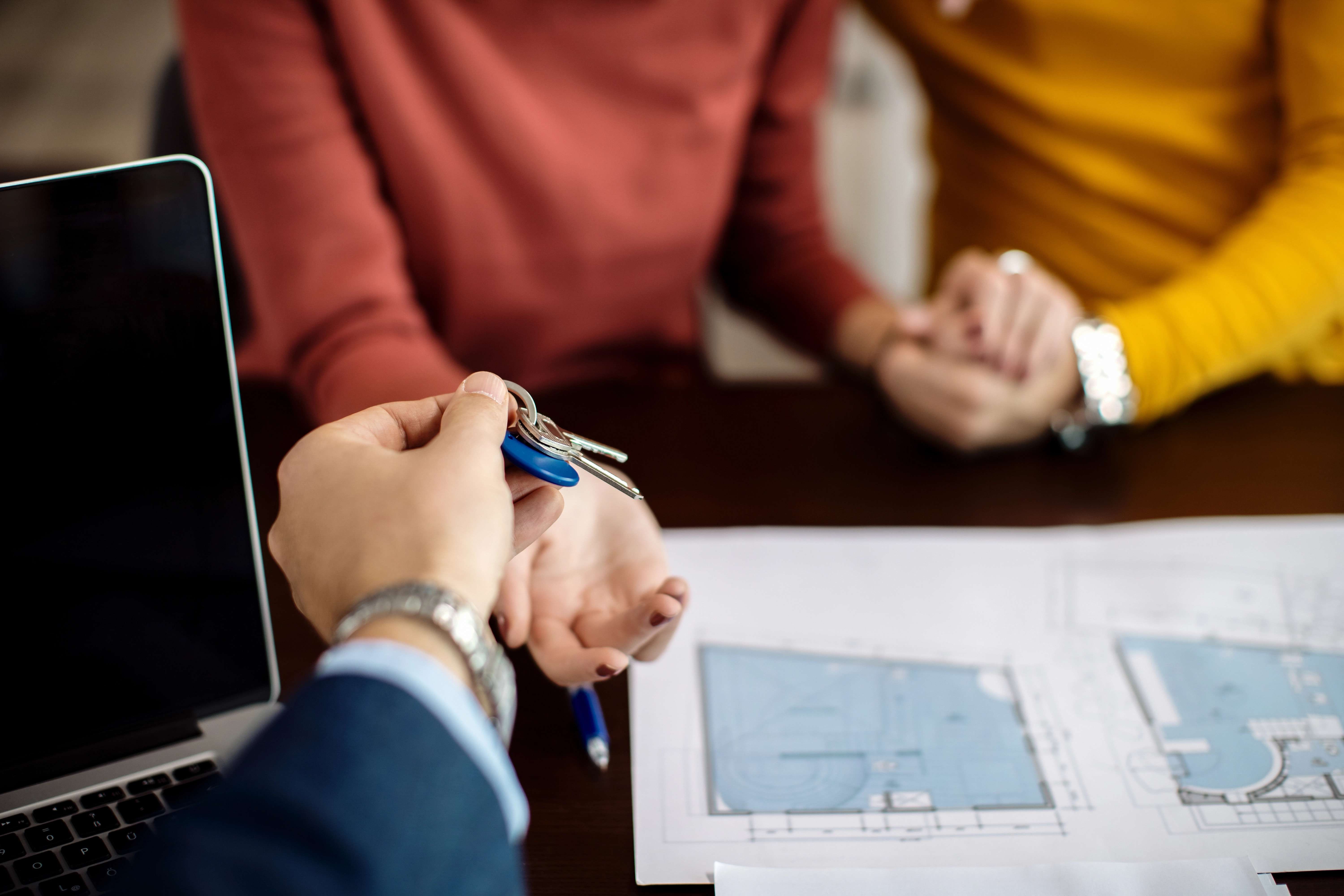 administração imobiliária resolvendo problemas para o proprietário